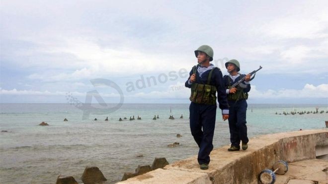 South China Sea: Vietnam halts drilling after 'China threats'