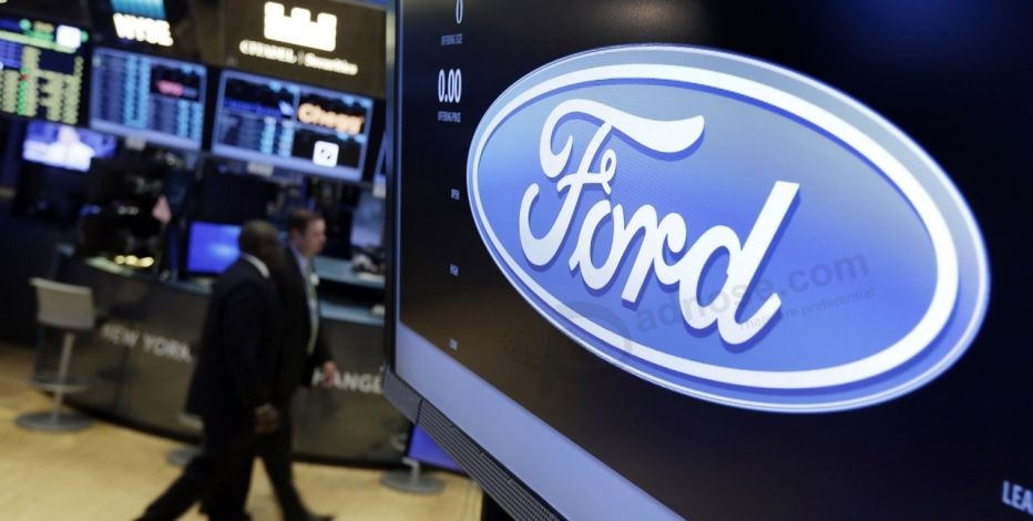 Ford to look beyond credit scores in sales push