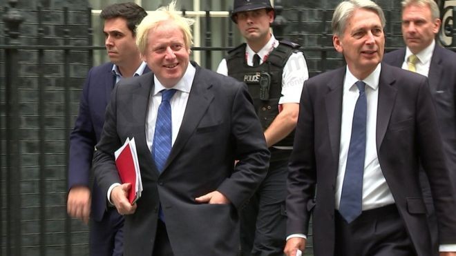 Brexit: Theresa May 'to offer 20bn euros transitional deal'