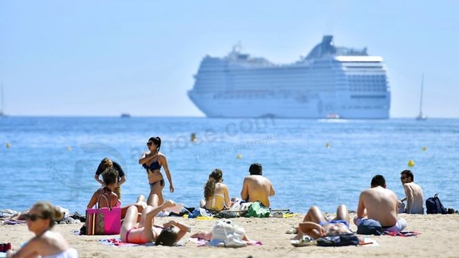 Plans to limit holiday sickness claims