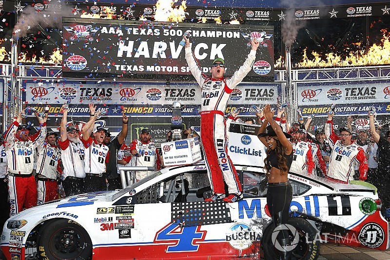Harvick wins at Texas after late-race pass on Truex